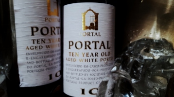 Quinta do Portal Porto 10 years old white (1000x561)